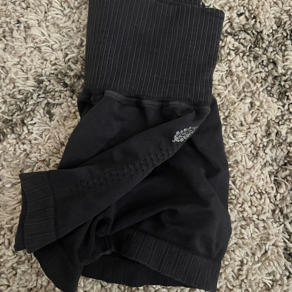Black Free People Good Karma biker shorts!!! Size small